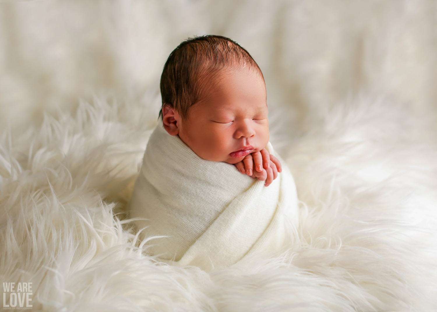 newborn baby photography white flokati fu