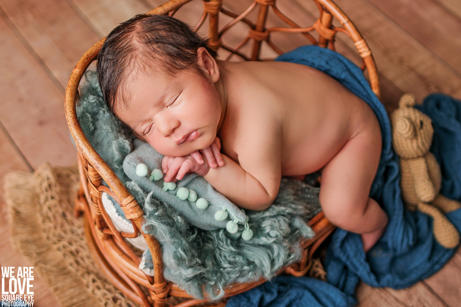 super_hero_baby_boy_newborn_photo_shoot